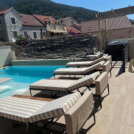 De Blue2-rooftop Pool & Jacuzzi Bol
