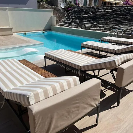 De Blue2-rooftop Pool & Jacuzzi Bol